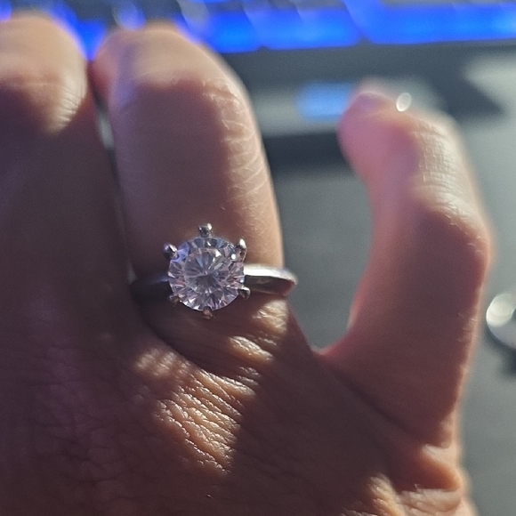 Elegant Silver Solitaire Ring - Picture 1 of 2